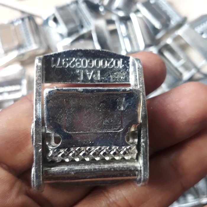 

Produk Eksklusif Gesper,besi perekat/penjepit tali webbing,besi pengaman Garansi