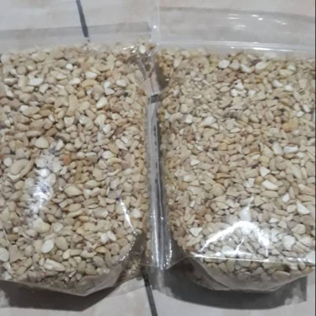 

KACANG MENTE MEDE METE MENTAH PECAH 500 GR