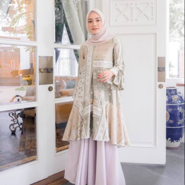Lalita tunic wearing klamby
