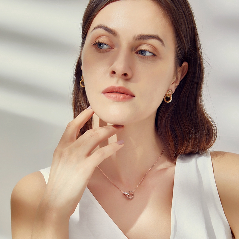 Kalung Titanium Steel Warna Rose Gold dengan Liontin Angka Romawi untuk Wanita