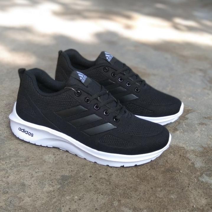 ヤ Sepatu Adidas Hitam Polos Sneakers Pria Wanita Trend