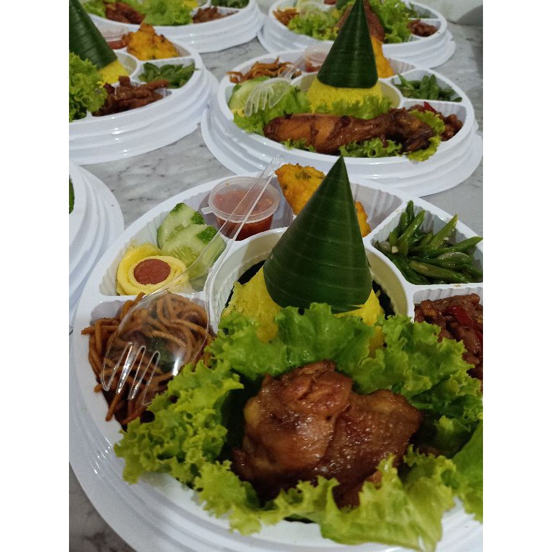 paket ultah syukuran Tumpeng mini nasi kuning + ayam premium