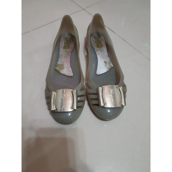 Preloved Sepatu Wanita Salvatore Ferragamo Original Grey