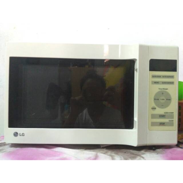 Microwave Oven merk LG (MS2147C) second, barang 90% mulus.