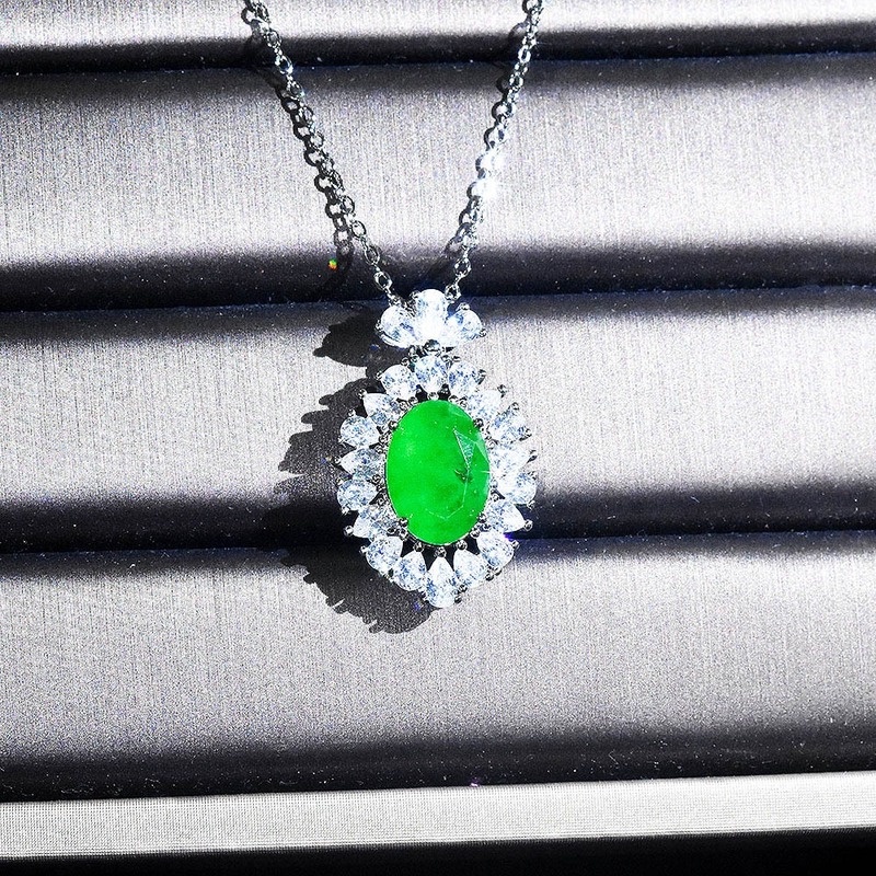 Kalung Rantai Dengan Liontin Batu Emerald Inlaid Mewah Untuk Wanita Pt950