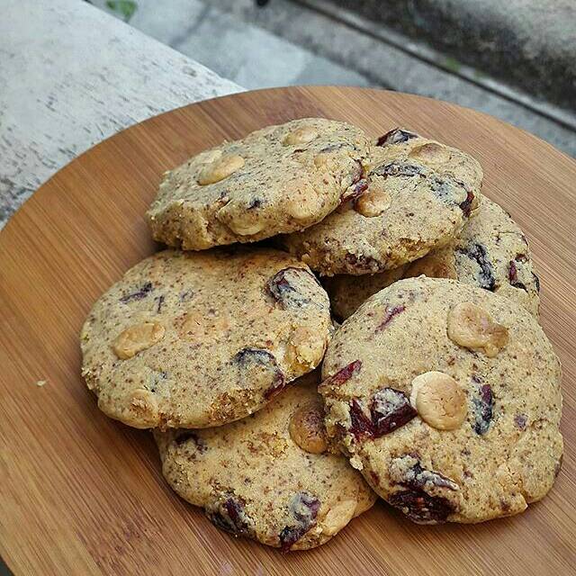 

White chocolate cranberry cookies