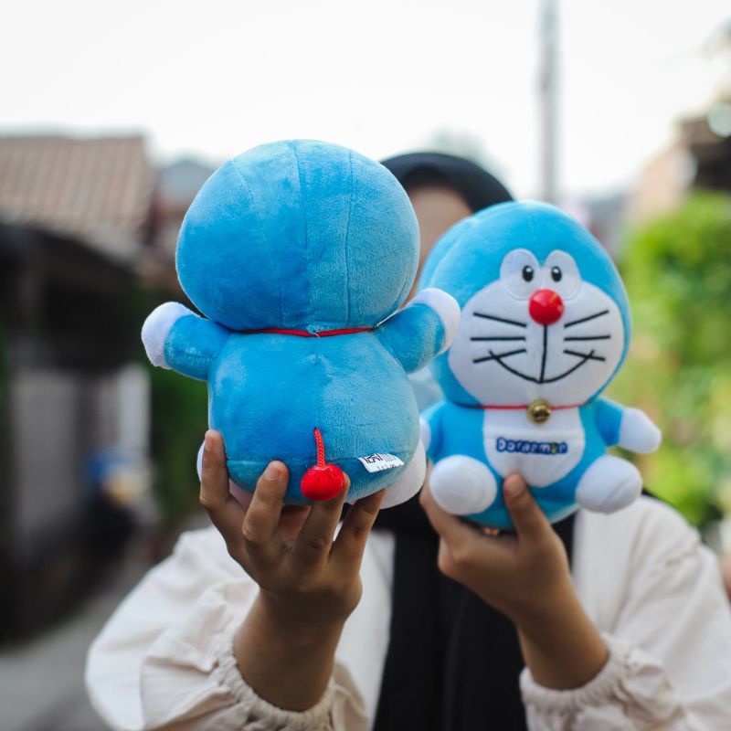boneka viral Doraemon mini lucu dan menggemaskan