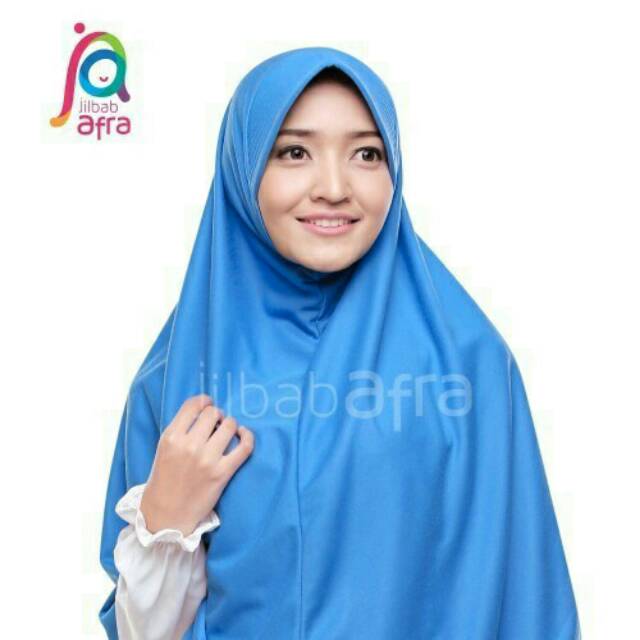 Ibu dan anak baju biru