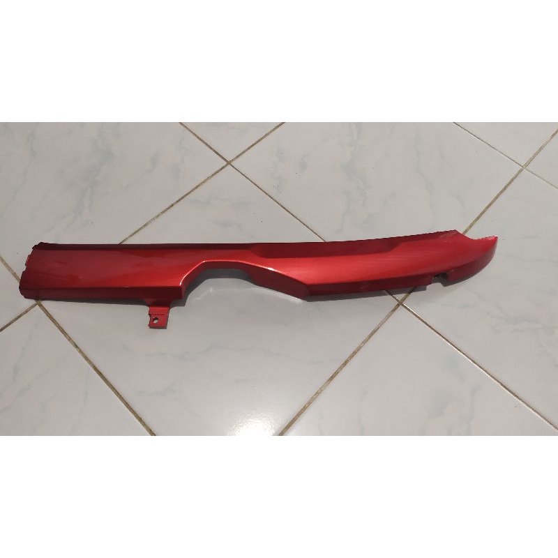 Cover underside L dek lantai bawah scoopy k16 2013-2016 merah maroon kiri