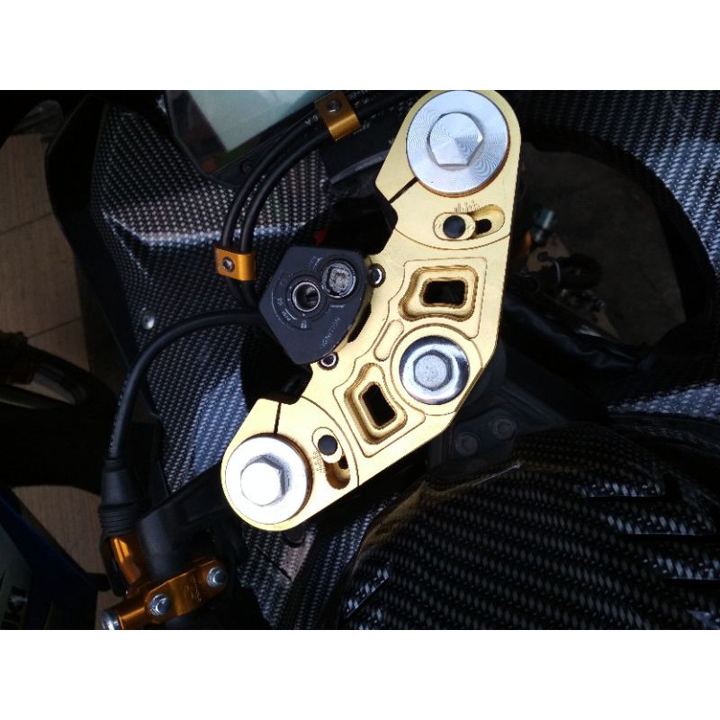 Segitiga atas R15 V3 TRIPLE CLAMP RACING