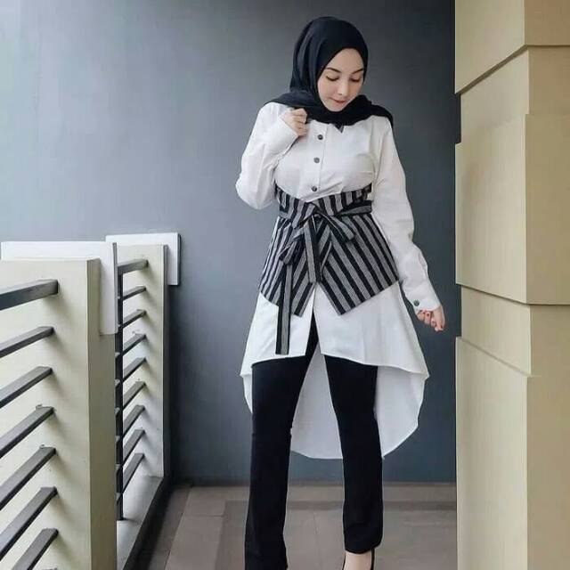 Atasan muslim wanita / Baju putih : Sella Long tunik