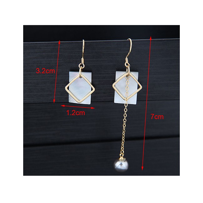 LRC Anting Gantung Fashion Gold Shell Geometric Shape Asymmetric Earrings A58906