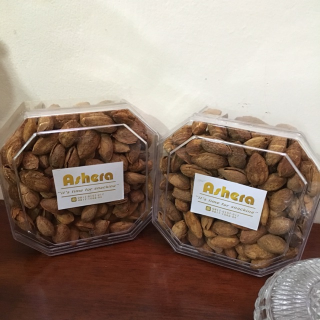 

Kacang almond