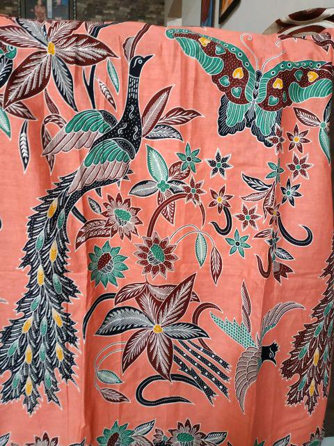 Atasan Batik Wanita Motif Gloria Kupu-kupu Cenderawasih