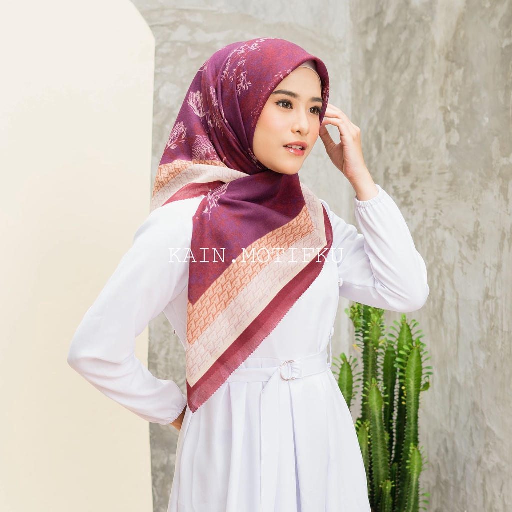 JILBAB MOTIF HIJAB SEGIEMPAT VOAL MOTIF PREMIUM JILBAB PRINT LASERCUT KERUDUNG SEGIEMPAT MOTIF MURAH-Fiona Maroon
