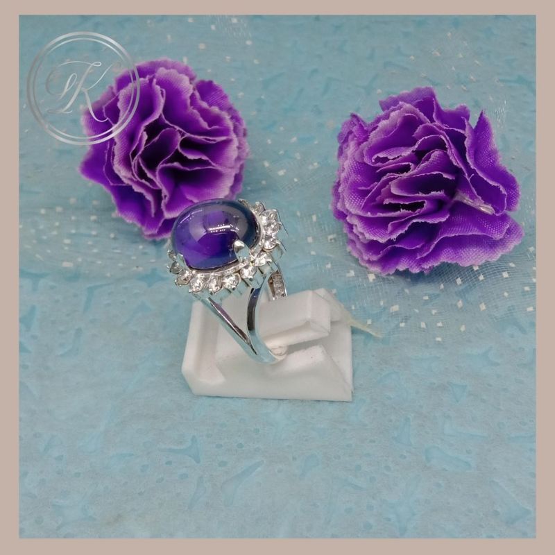 CincinWanitaBatuKecubungUngu