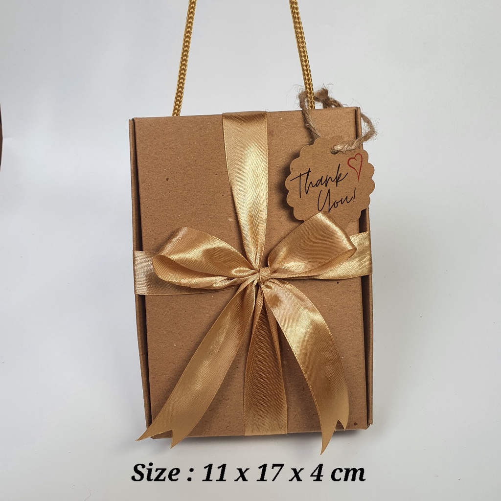 

Dus Gift Box Hijab Baju Kerudung Multifungsi 17x11x4 cm Model Earloop + Tali