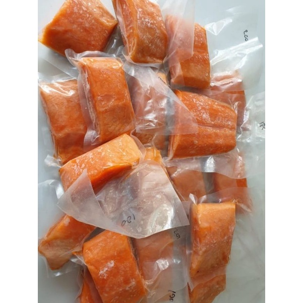 

Ikan Salmon Fillet Import Chili Frozen