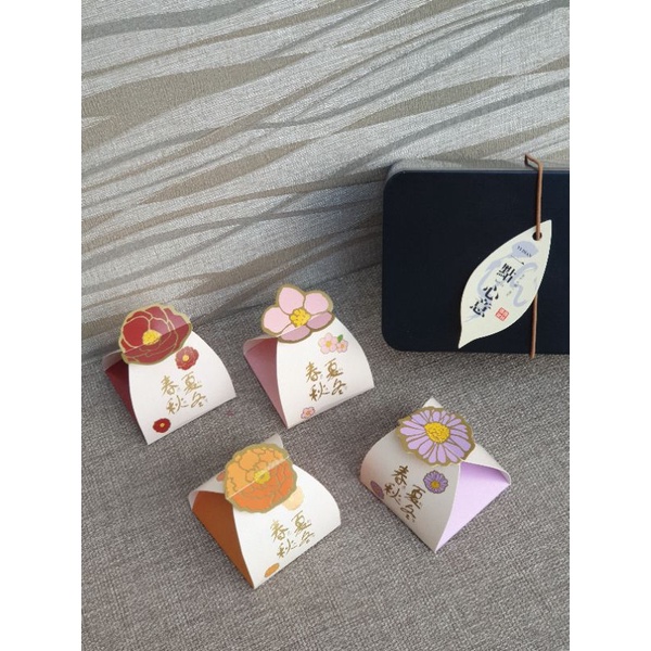 

Donburi Single Mooncake Box / Kotak Packaging Kue Bulan Satuan (80gr)