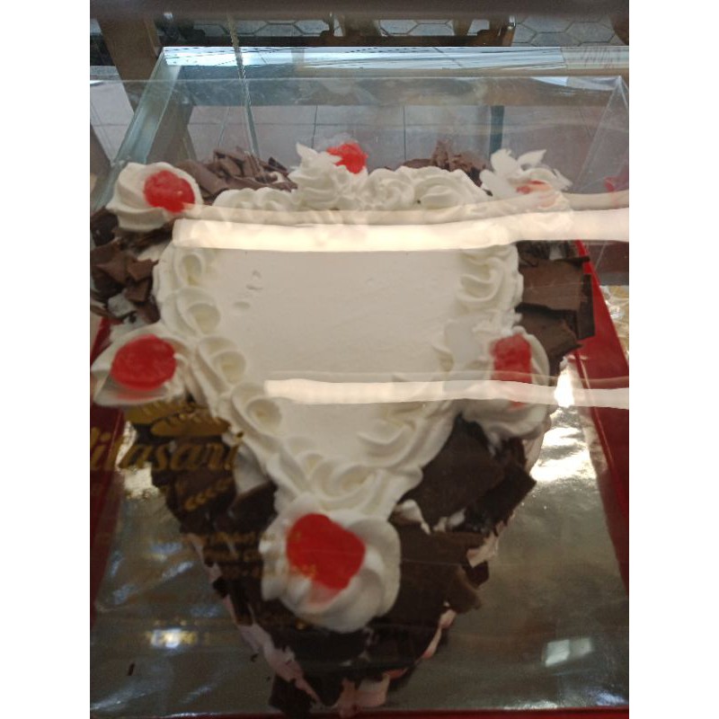 

Black Forest cake - birthday cake - kue ulang tahun - cake ultah