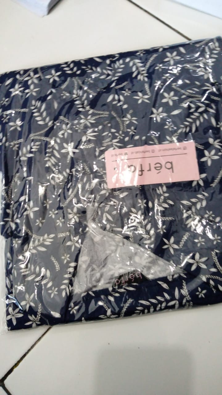 Benang Raja Atasan Tunik Kancing Rayon Rempel Ld 104 - 110cm