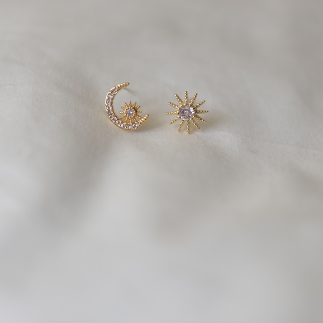 Ark.co - Calypso assymetric earrings anting bulan bintang asimetris