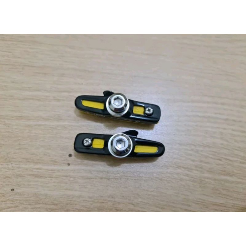 U Brake Shoes 700 C XLR8 TAIWAN 411AB YELLOW . Kampas Sepatu Pad Karet Rem Sepeda Road Bike kampas sepeda