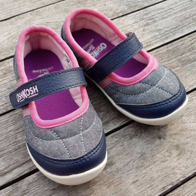 Sepatu anak perempuan (Oshkosh Angie)