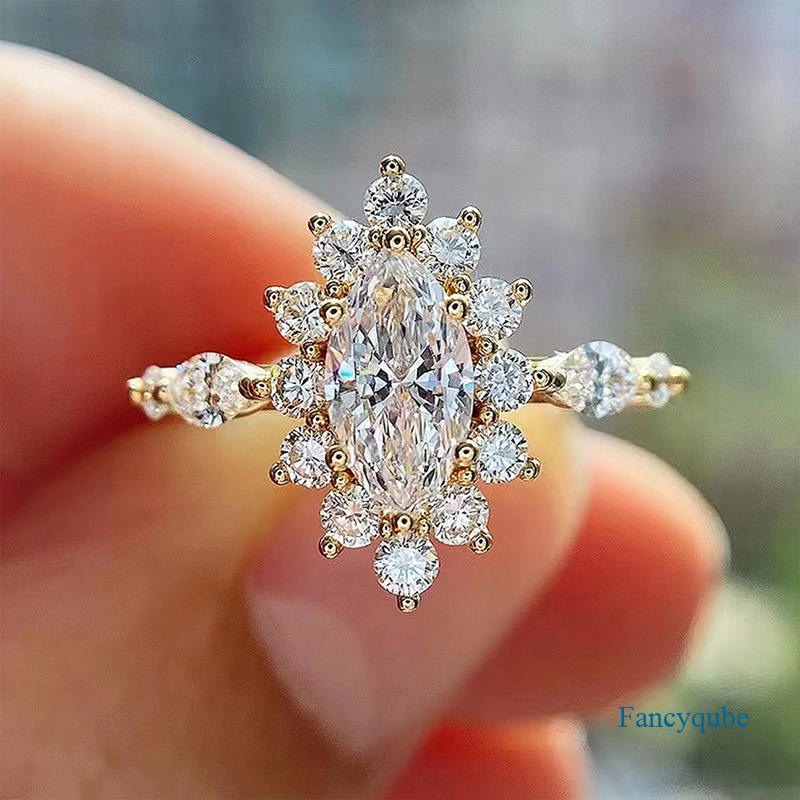 Cincin Wanita Warna Emas Aksen Kubik Zirkonia Untuk Pernikahan