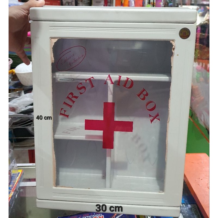 kotak obat dinding tahan lama kuat