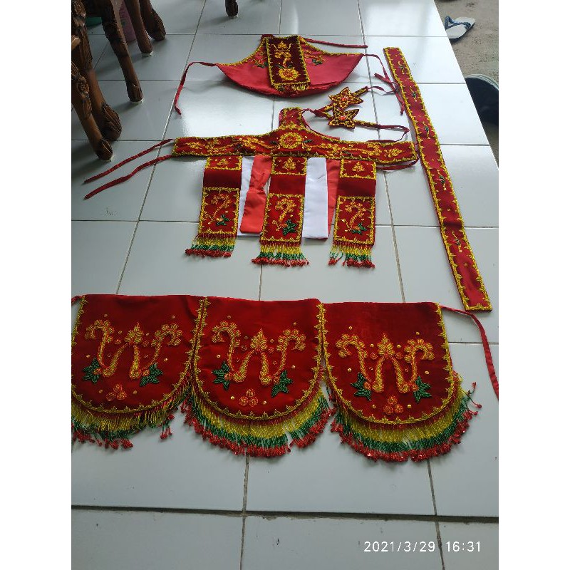 Kostum Gandrung Banyuwangi Warna Merah