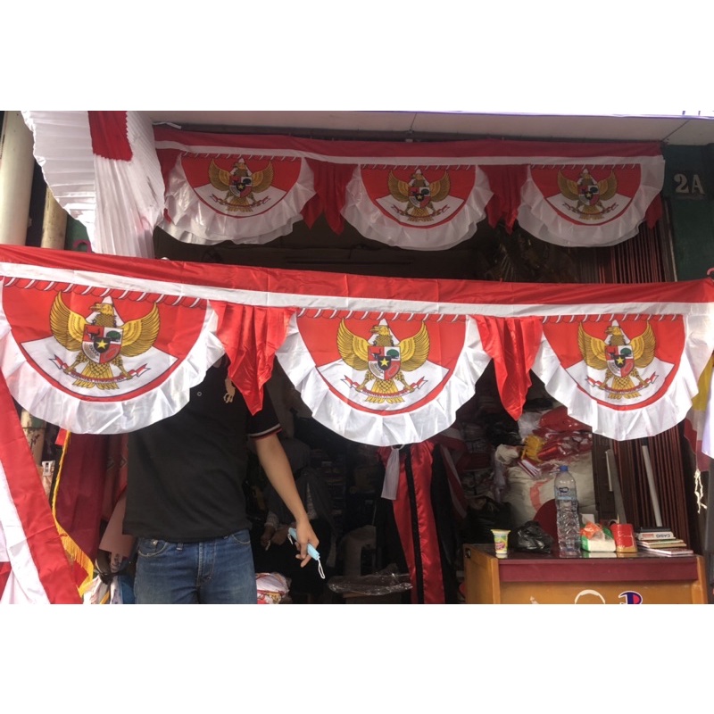 Bendera background merah putih vitrase model polos bahan satin