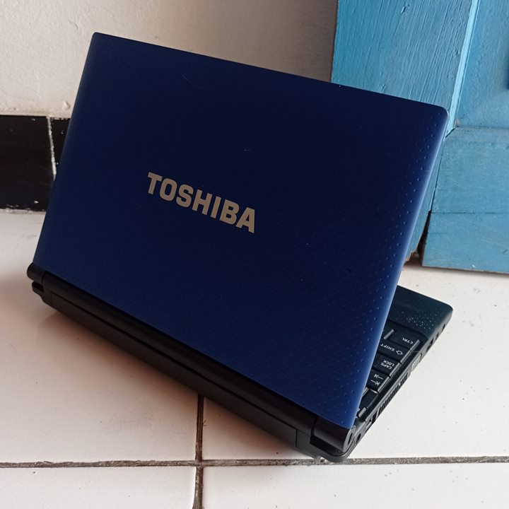 Toshiba NB505 Warna Biru Intel Aton N455 RAM 2GB HDD 320GB Netbook Notebook second bekas