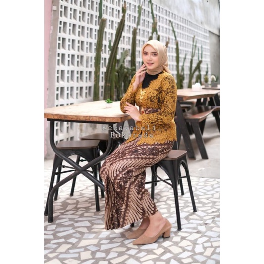 SATU SET KEBAYA HIJAB KEBAYA BALI HIJAB KEBAYA MUSLIM KEBAYA BRUKAT HIJAB