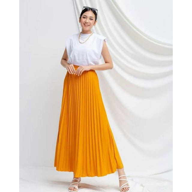 long skirt pleated