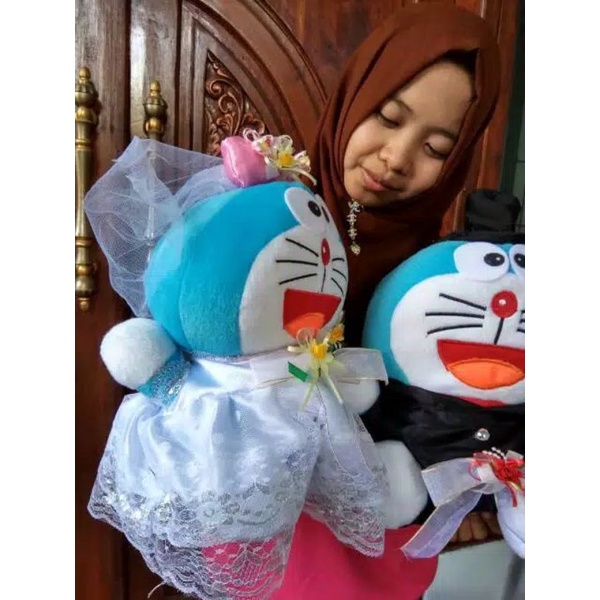 BONEKA DORAEMON COPLE WEDDING / BONEKA DORAEMON MENIKAH / DORAEMON WEDDING TERMURAH TERLARIS