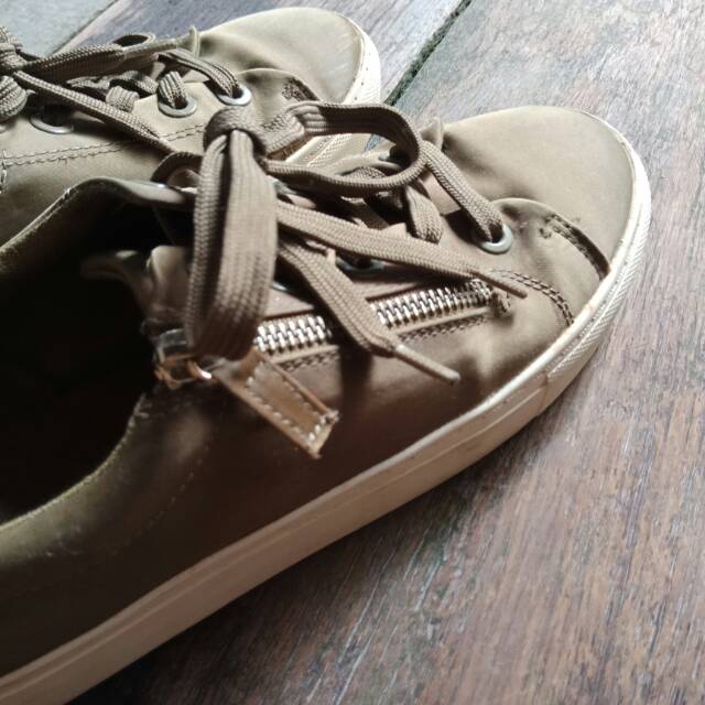 Preloved Stradivarius Sneakers
