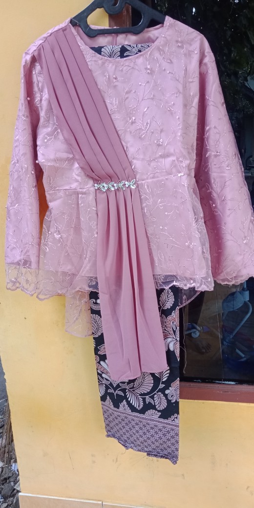 Maura Couple - Sania Ruffle Batik Couple Ori Ndoro Jowi Dnt Garansi Termurah Shopee - Couple Lesti