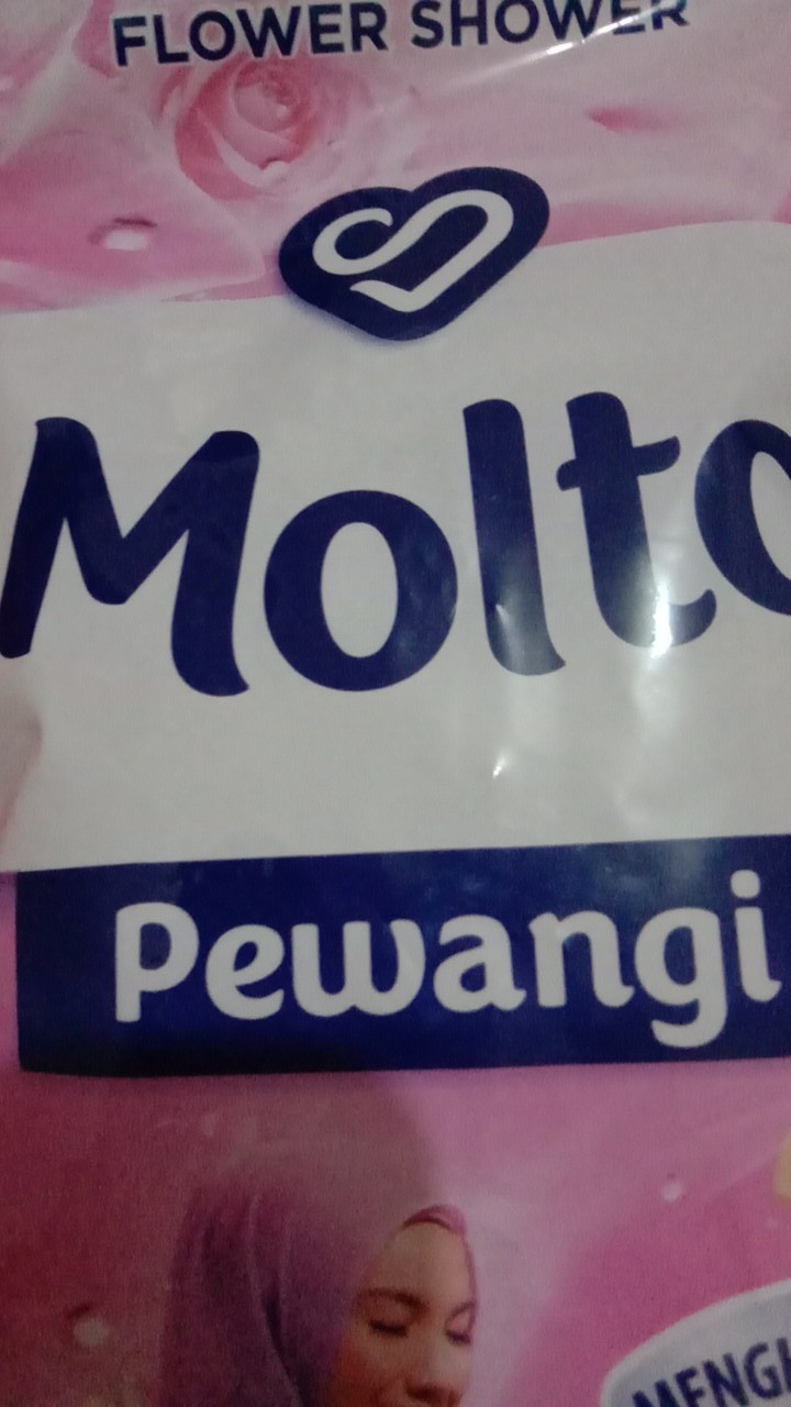 Molto Pewangi Biru Dan Pink 820 Ml
