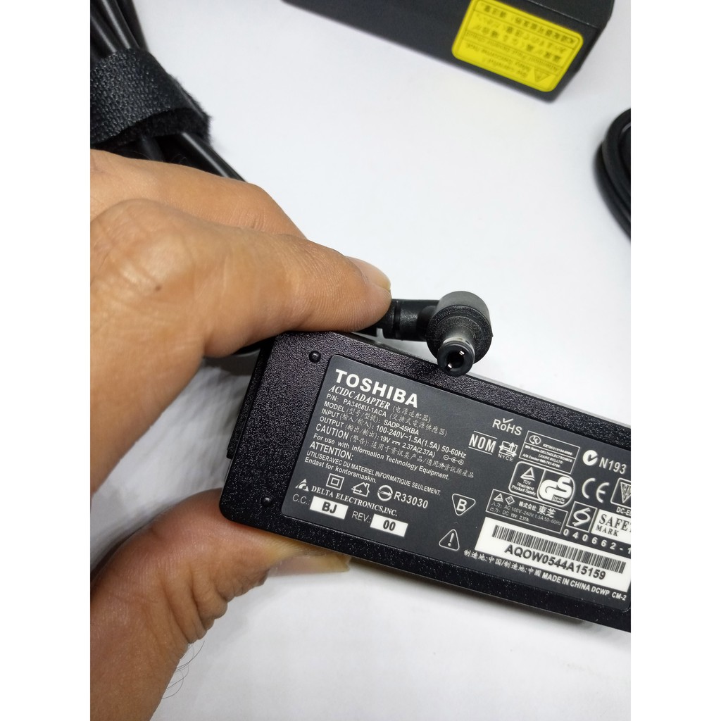 Charger Laptop Toshiba C800 C800D 19V 2.37A