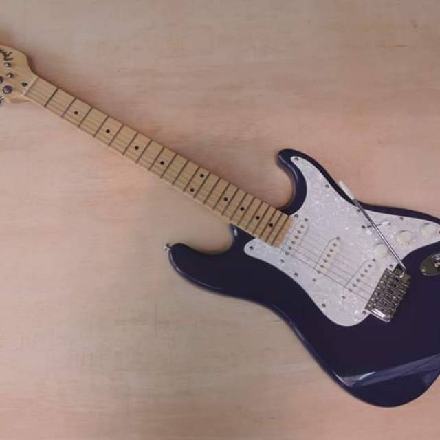 GITAR ELEKTRIK FENDER STRATOCASTER