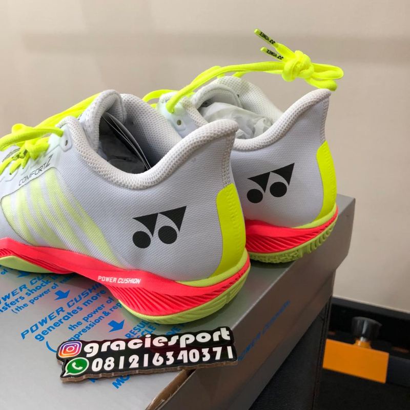 Sepatu Yonex Comfortz3 white