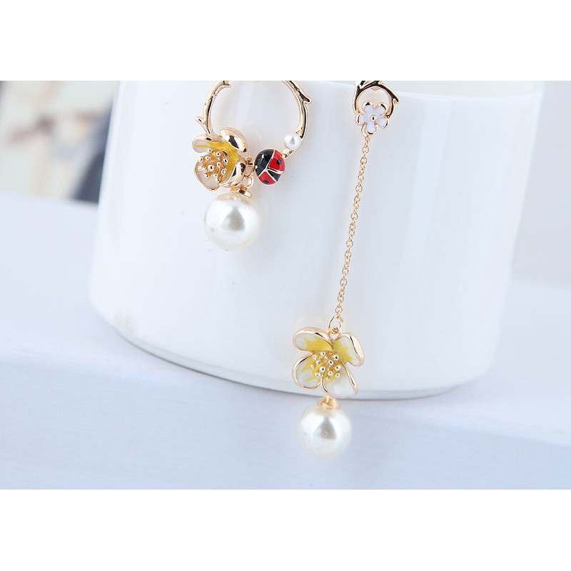 LRC Anting Tusuk Fashion Ladybug Flower Pearl A Couple Of Asymmetrical Earrings A5773X