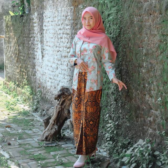 Kutubaru katun jepang. Kutubaru katun. Kutubaru florist. Kebaya kutubaru. Kebaya. Setelan kutubaru