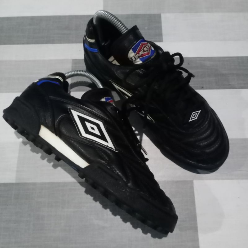 Sepatu bola futsal Umbro turf original