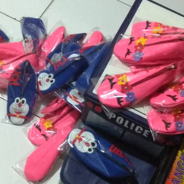 

Tempat pensil model sepatu
