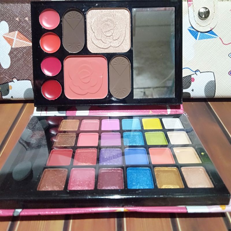 Eyeshadow Dompet Random (saize besar)