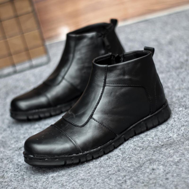 Carrybeus Sepatu Boots Pria Casual Formal Resleting Hitam Kulit Asli Santai Kerja Touring Biker