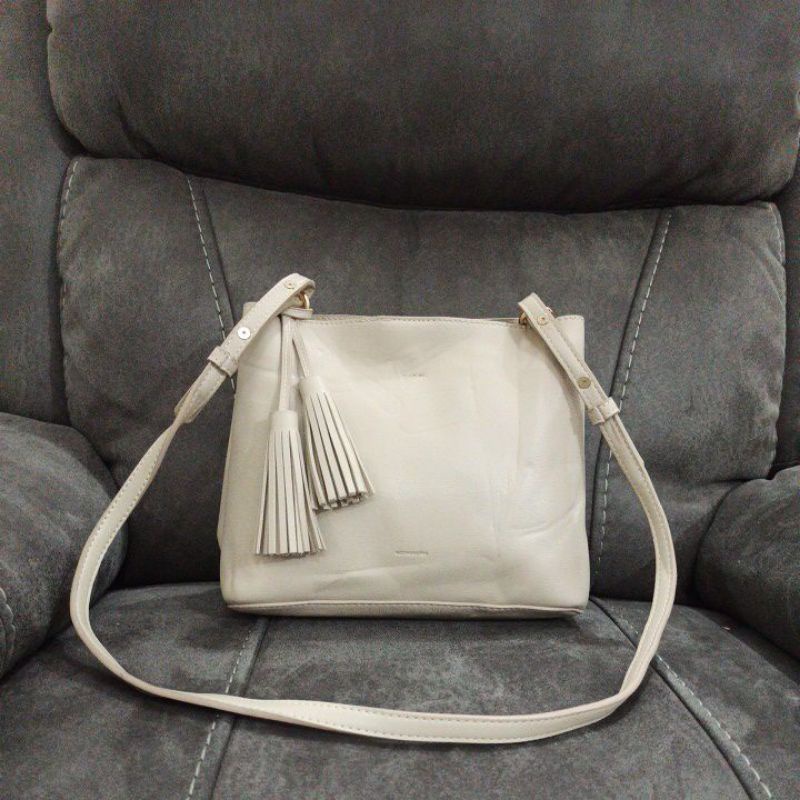 shoopen sling bag warna khaki