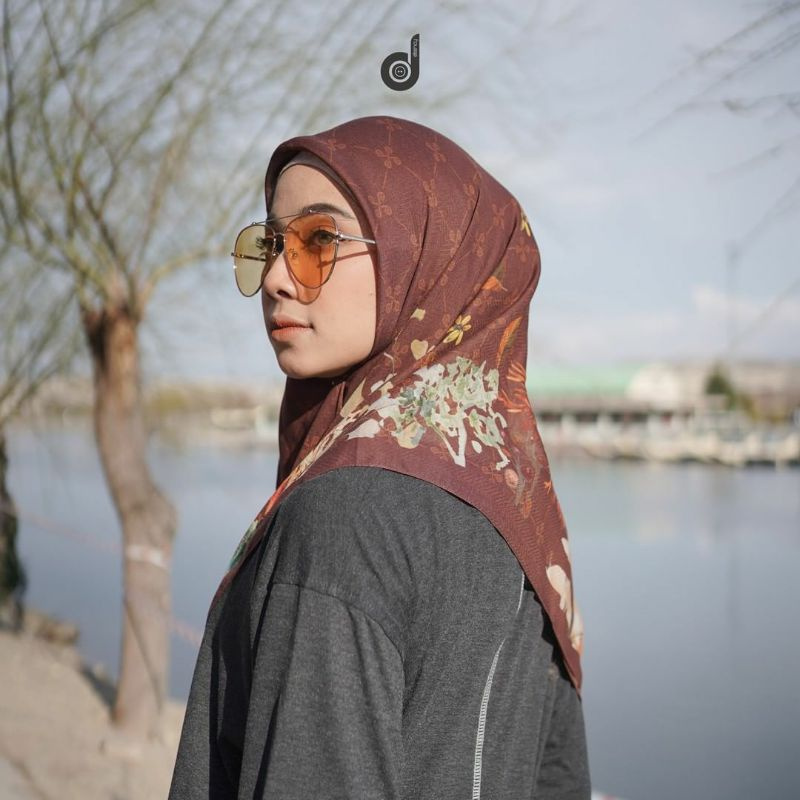SALE KERUDUNG DEENAY SIGNATURE GRACILARIA BROWN